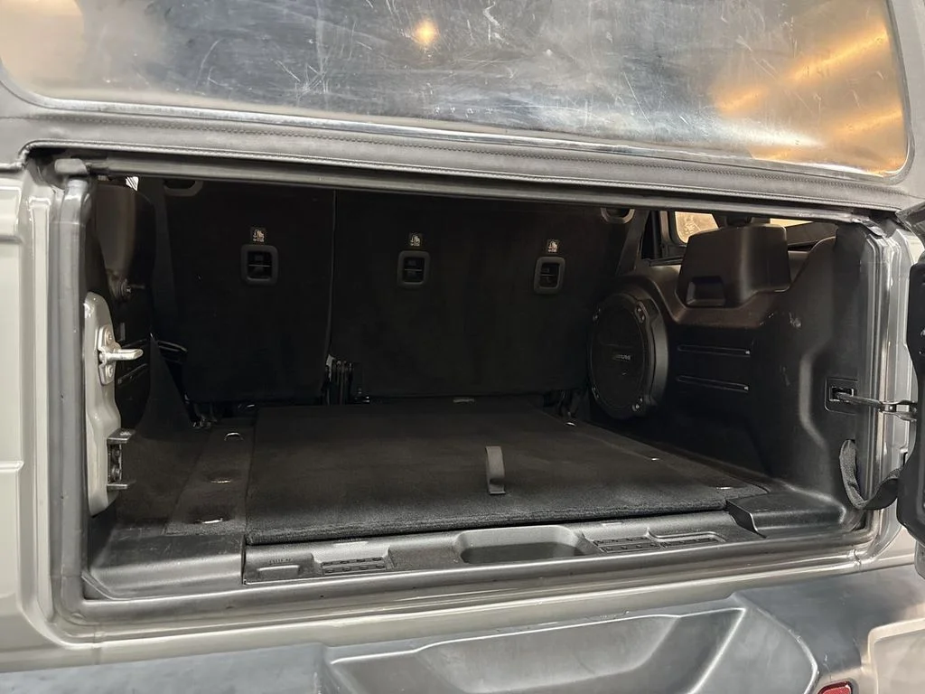Used 2018 Gray Clearcoat Jeep Unlimited Sahara image 32
