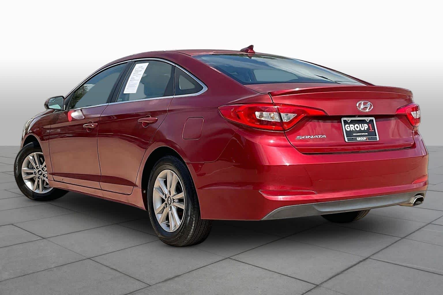 Used 2016 Venetian Red Hyundai 2.4L SE image 12