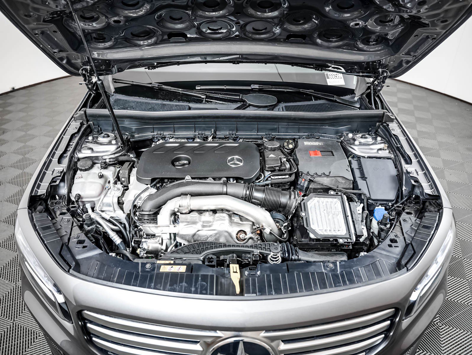 New 2026 Mountain Grey Metallic Mercedes-Benz GLB 250 image 3