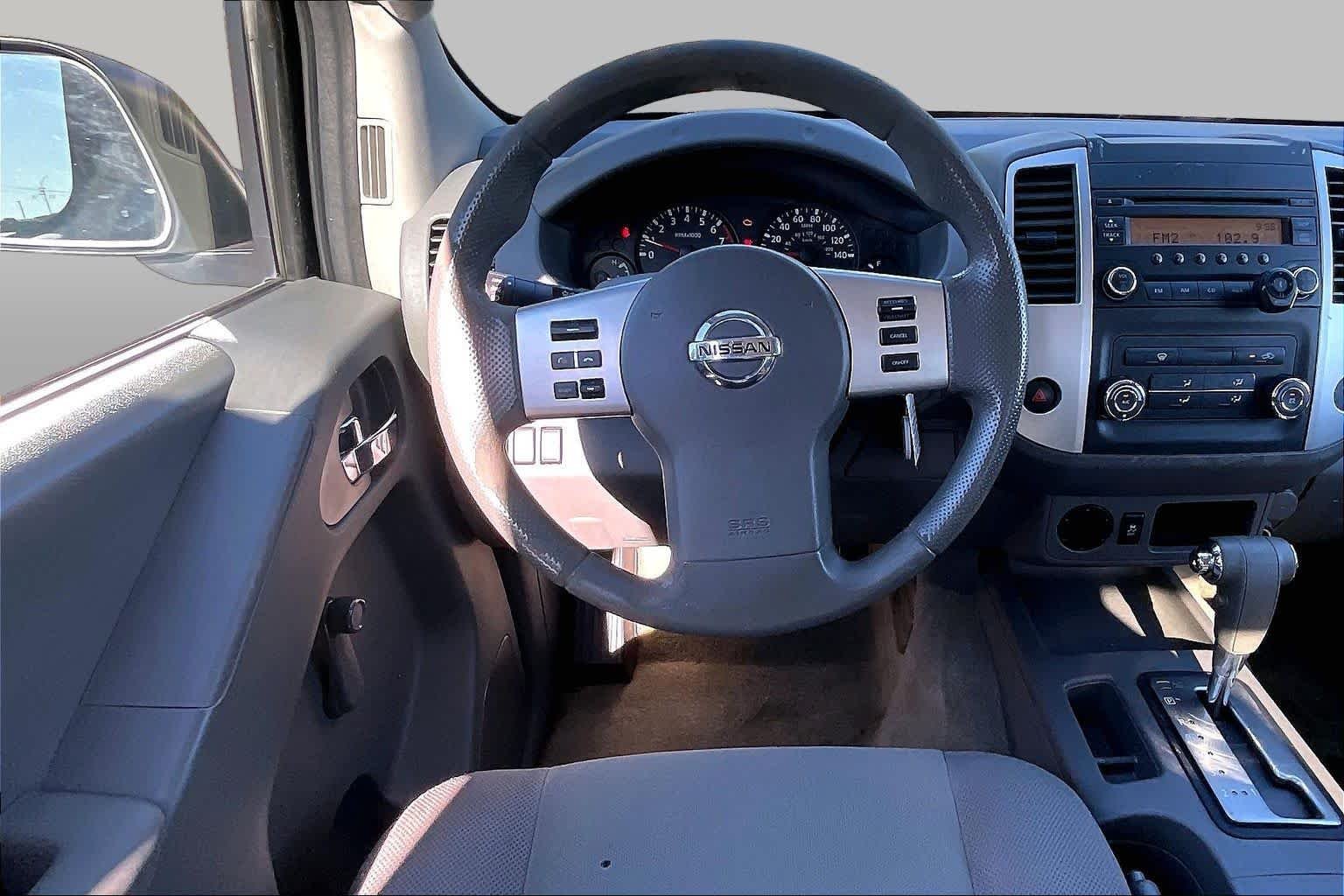 Used 2016 Glacier White Nissan S image 5