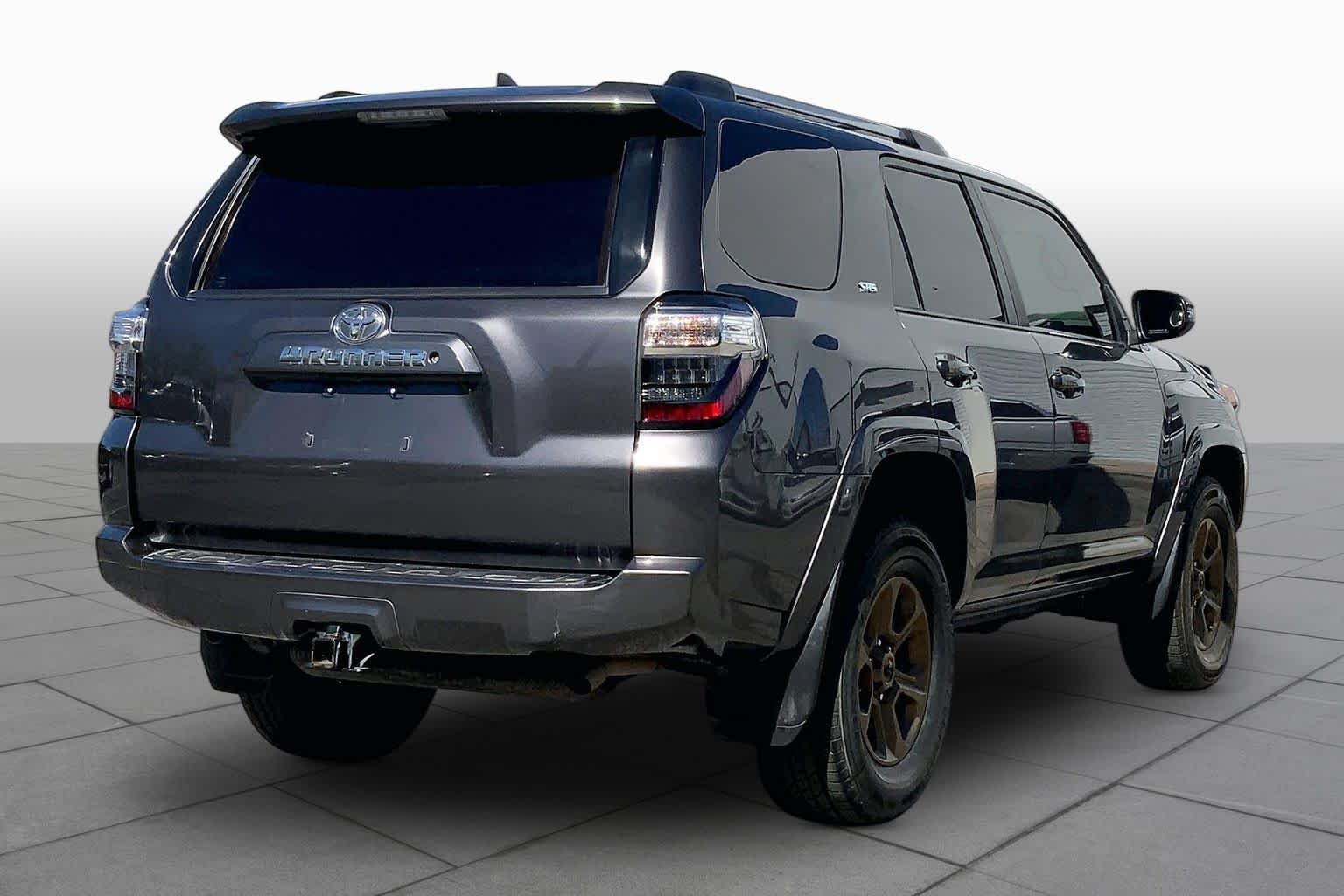 Used 2019 Magnetic Gray Metallic Toyota SR5 Premium image 11