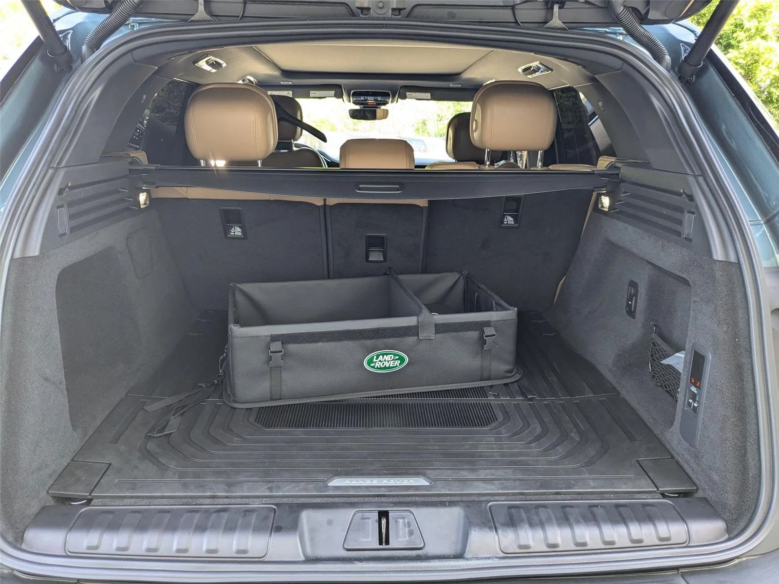 Used 2025 Giola Green Metallic Land Rover SE image 45