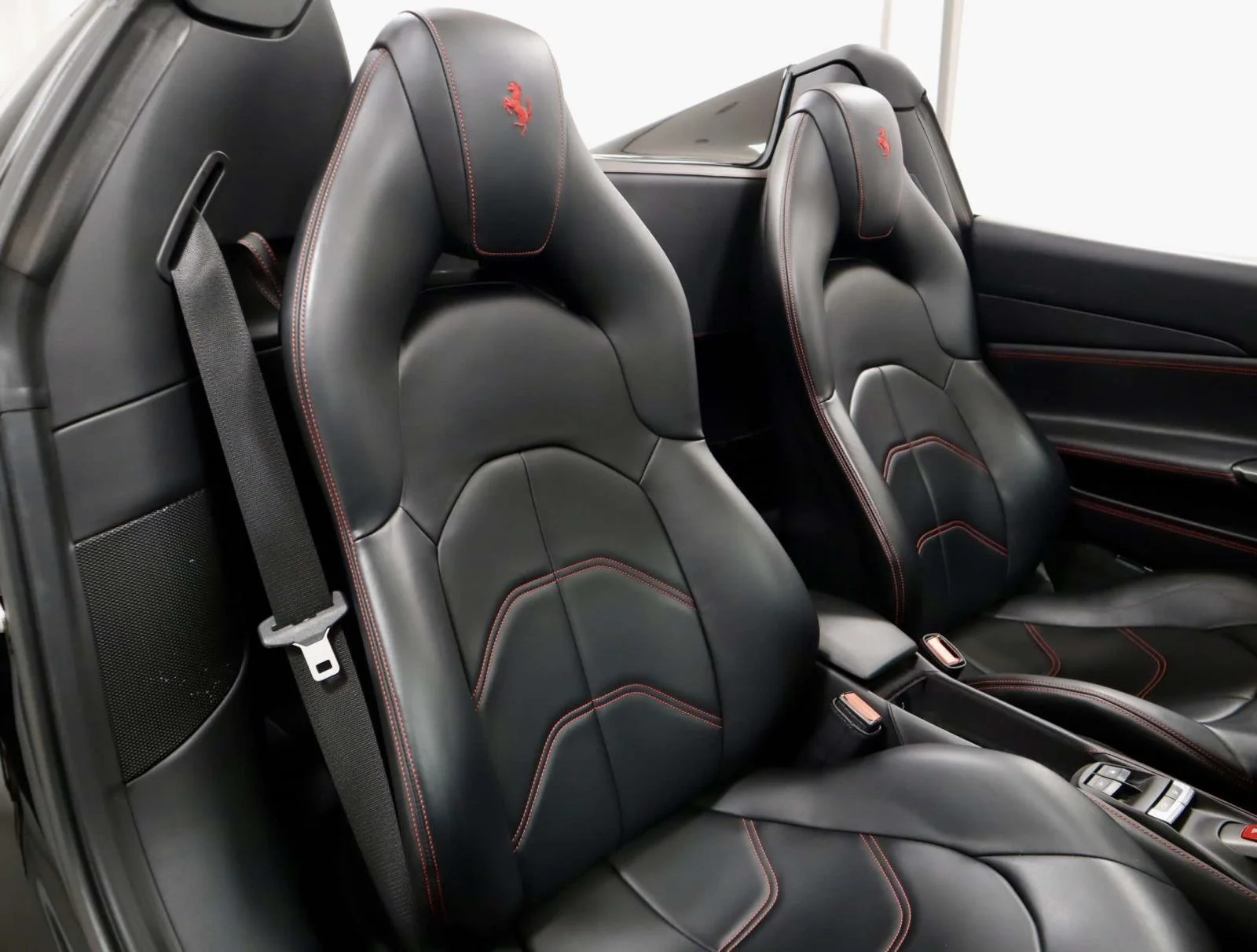 Used 2019 Black Ferrari Convertible image 18