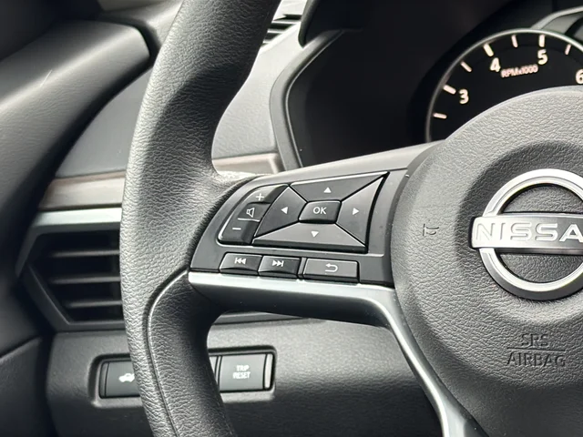Used 2025 White Nissan 2.5 SV image 39