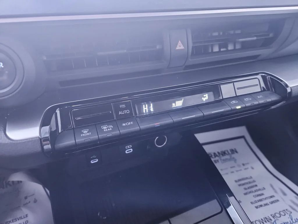 2023 Toyota Prius LE - Photo 18