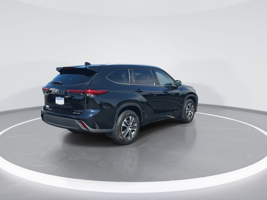 Used 2022 Black Toyota XLE image 8