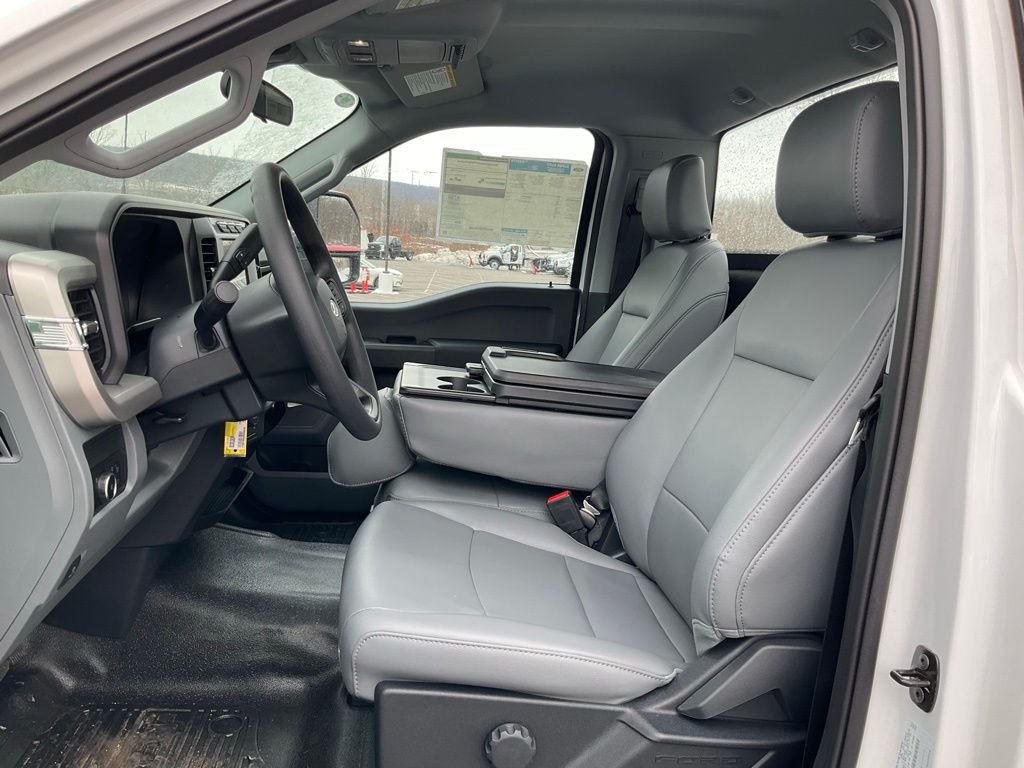 2024 Ford F-350 Super Duty Chassis Cab XL - Photo 22