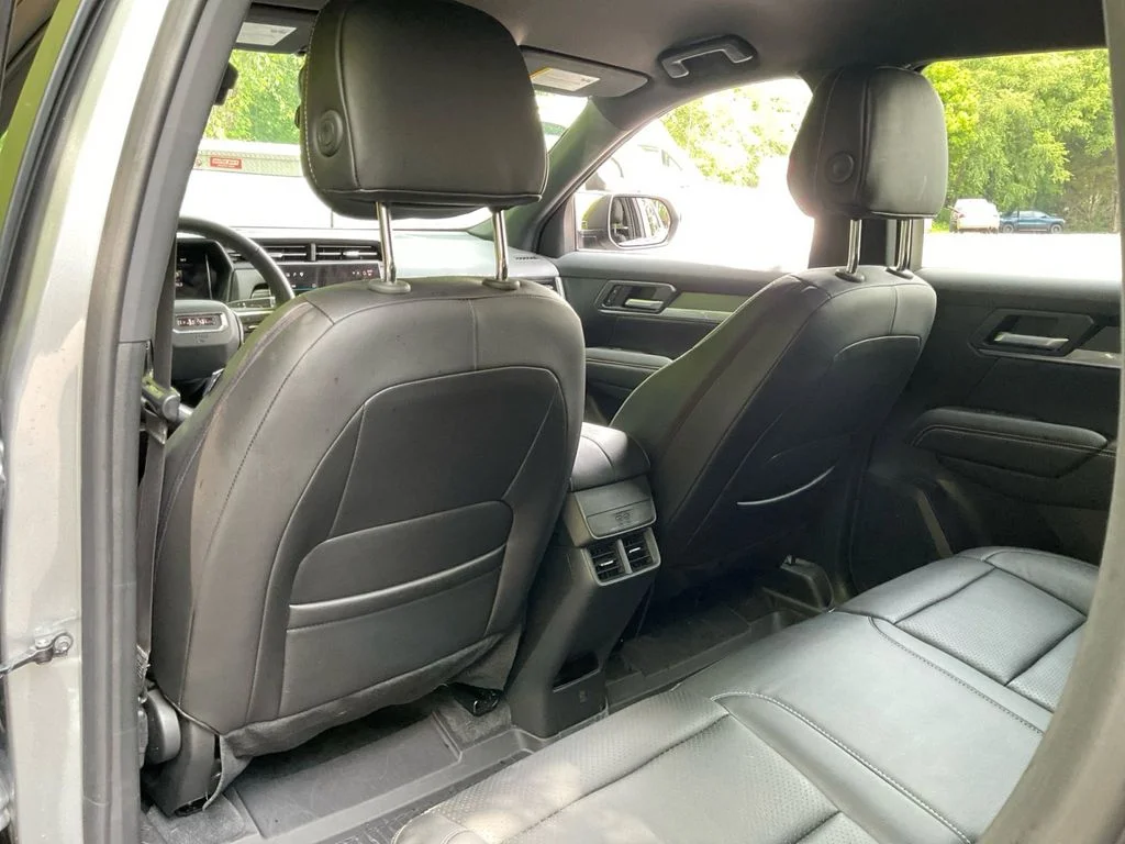Used 2025 Silver GMC Elevation image 30