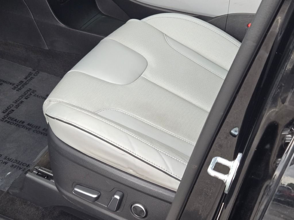 Used 2024 Abyss Black Hyundai SEL image 24