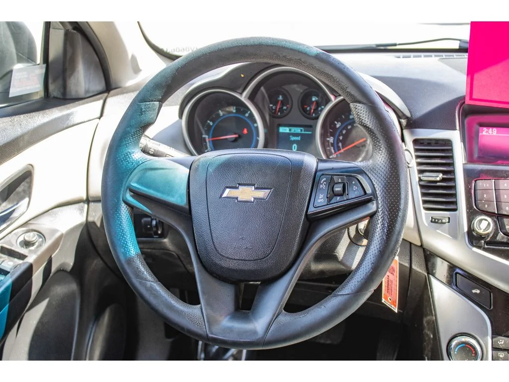 Used 2015 Summit White Chevrolet LS image 34