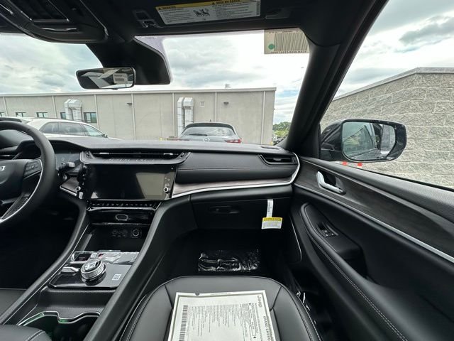 New 2026 Diamond Black Crystal Pearl-Coat Exterior Paint Jeep Limited image 27