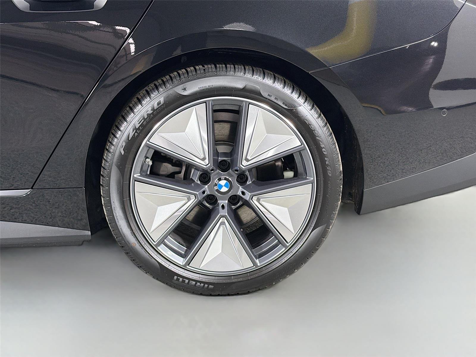 New 2026 Black Sapphire Metallic BMW eDrive40 image 32
