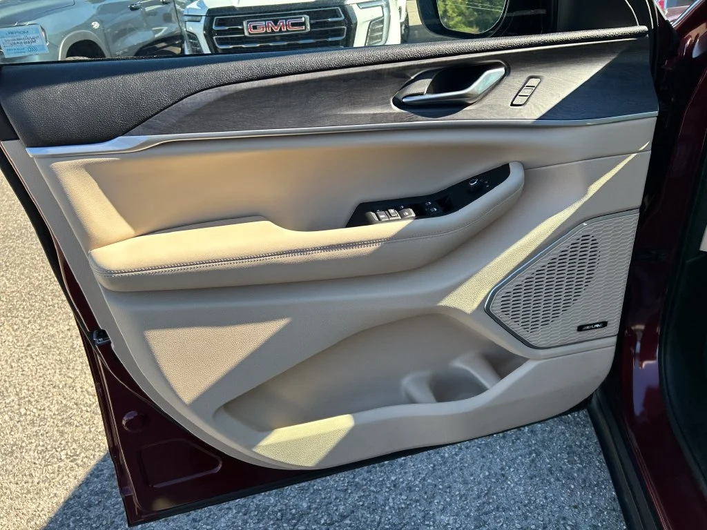 Used 2023 Red Jeep Limited image 11