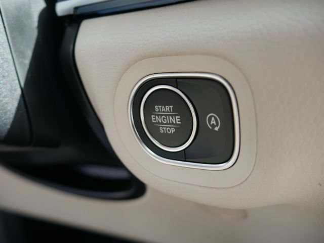 New 2026 MANUFAKTUR Moonlight White Metallic Mercedes-Benz GLS 450 image 39