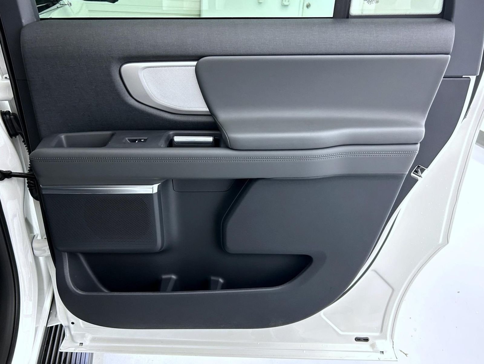 New 2026 Star White Metallic Tri-Coat Ford Active image 17