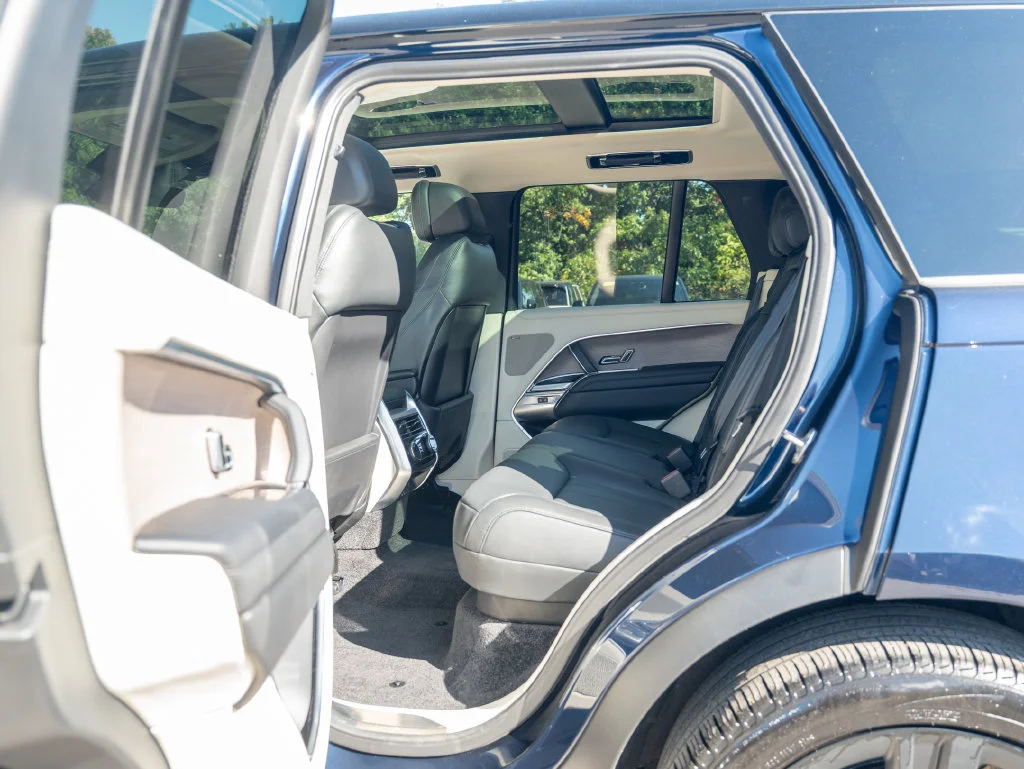 Used 2023 Blue Land Rover SE image 31
