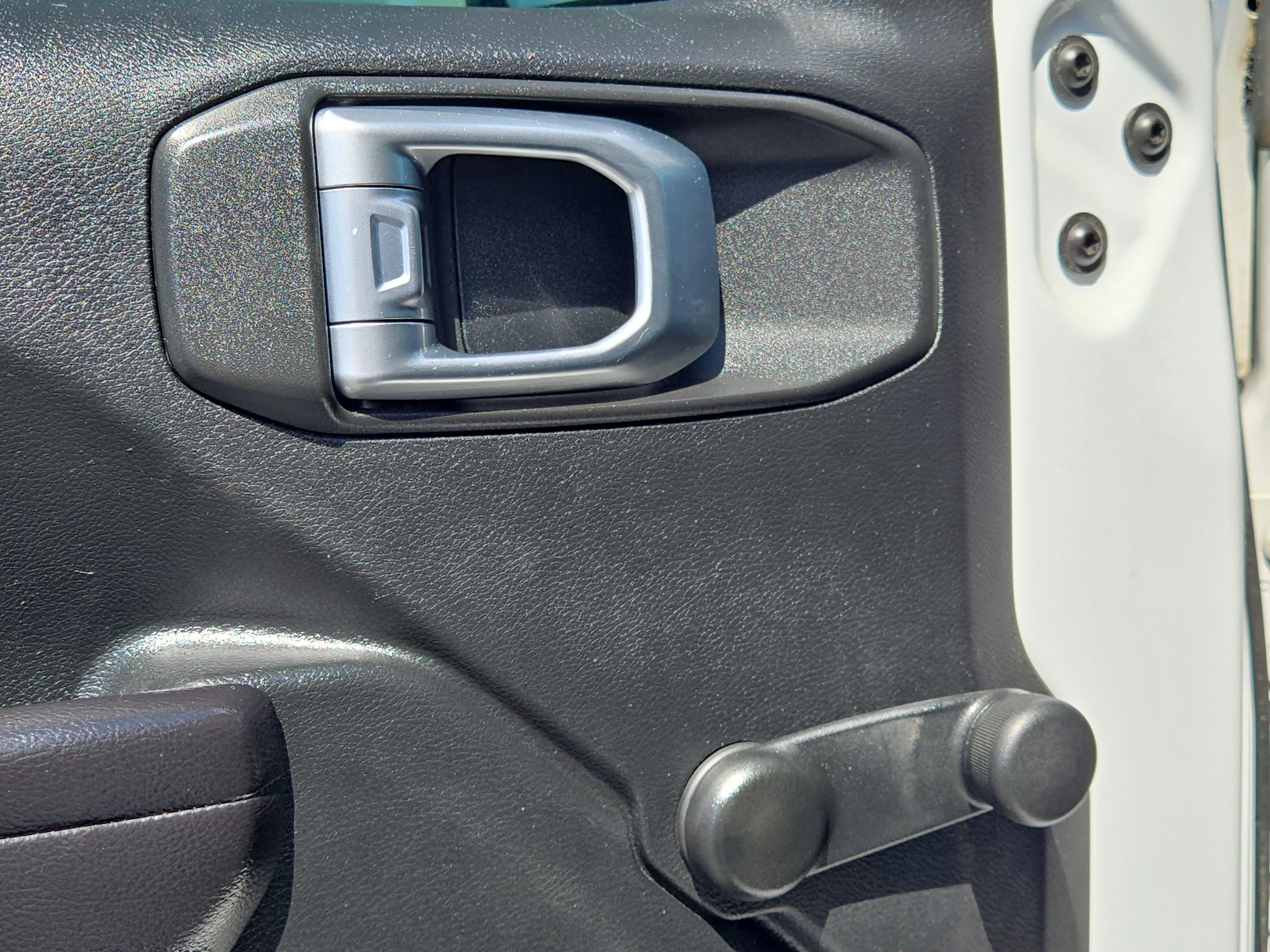 Used 2018 White Jeep Sport image 23