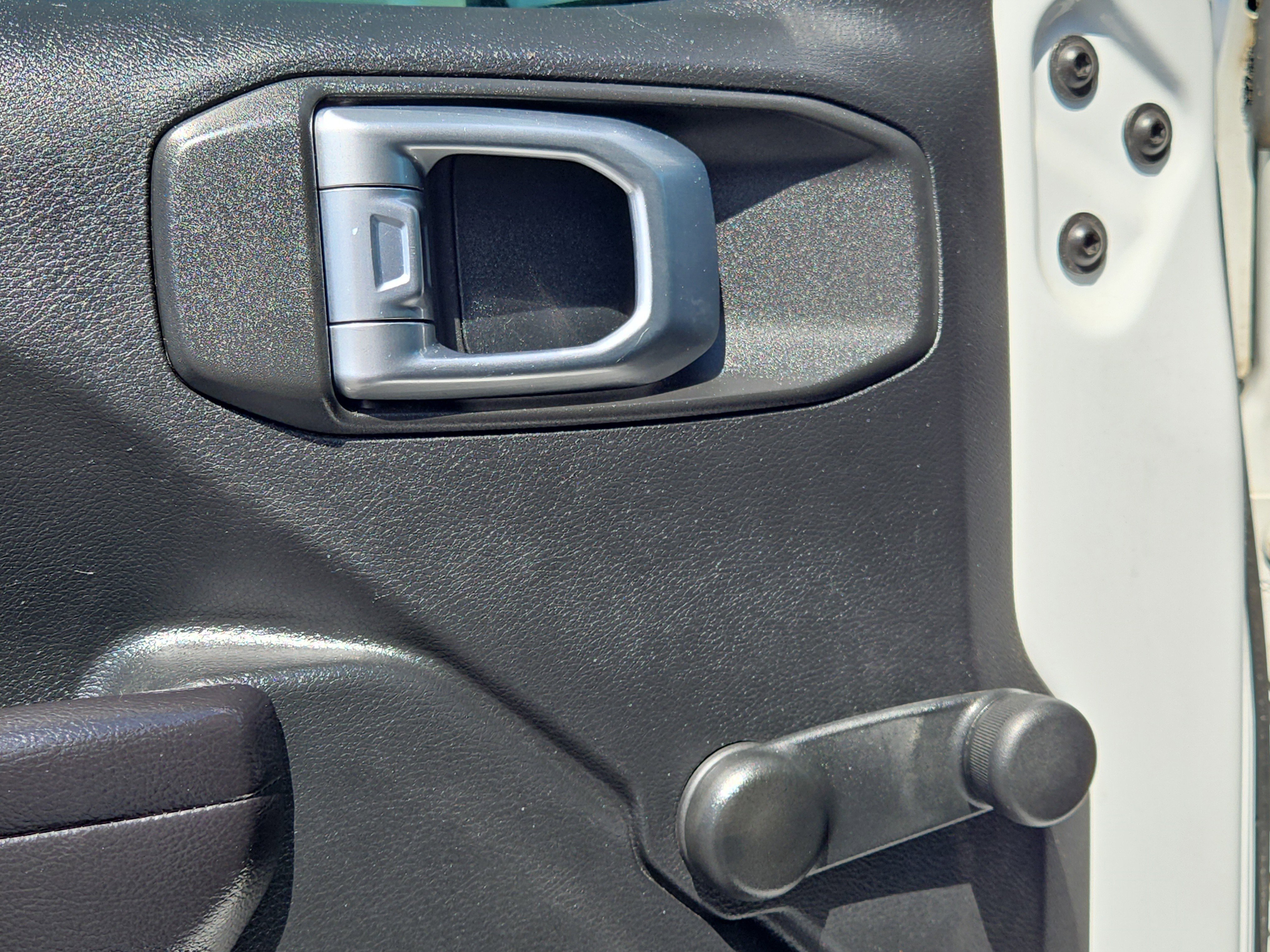 Used 2018 White Jeep Sport image 23