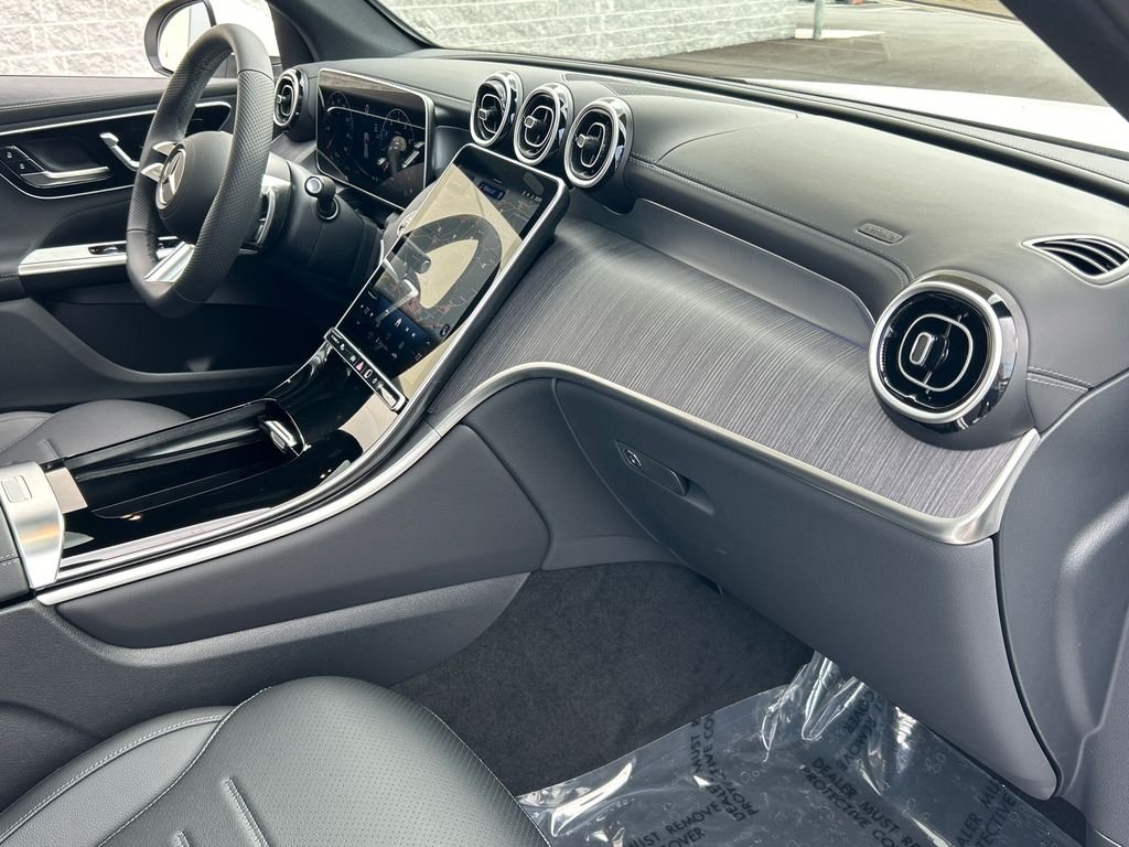 New 2026 Polar White Mercedes-Benz GLC 300 image 28