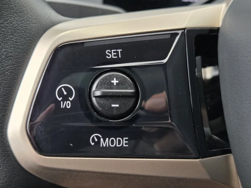 Used 2024 White Metallic BMW M60 SPORTS ACTIVITY VEHICLE image 40