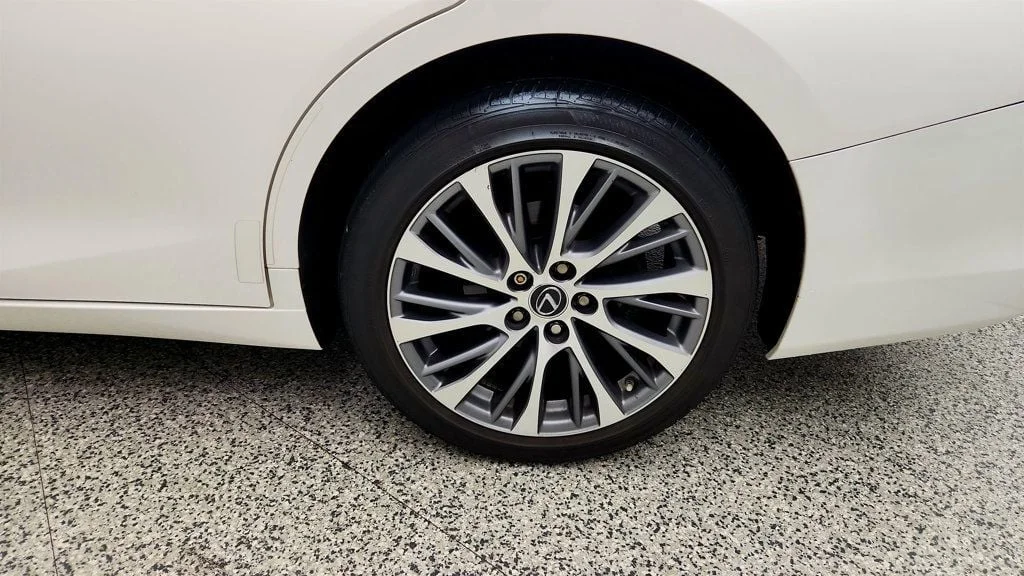 Used 2021 Eminent White Pearl Lexus ES 250 AWD w/ Premium Pkg & Blind Spot Monitor image 9