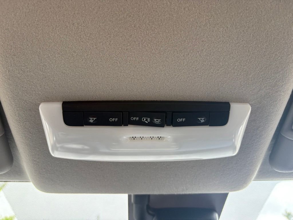 Used 2025 Brilliant Silver Metallic Nissan 1.6 SV image 19