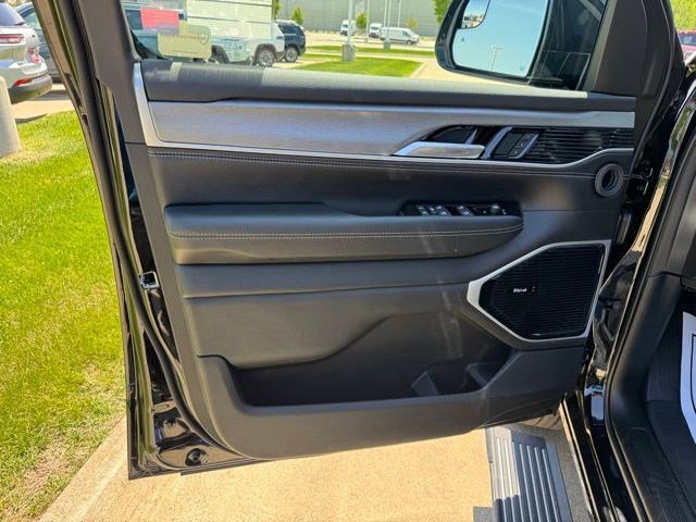 New 2026 High Gloss Black Jeep Limited Reserve image 7