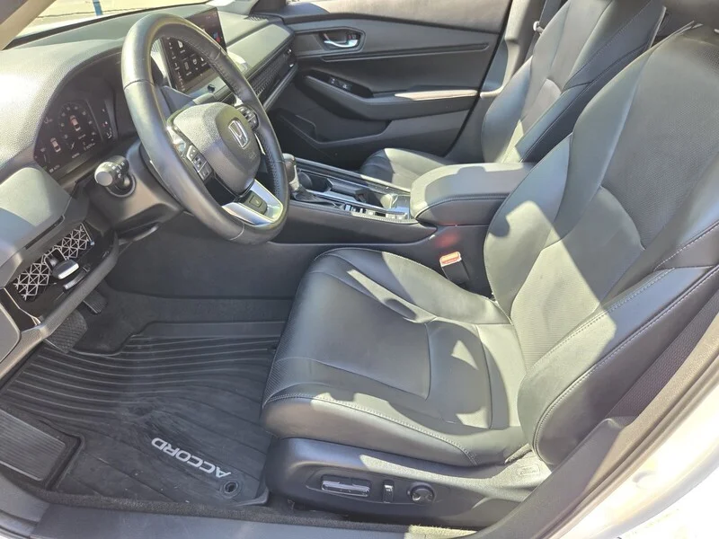 Used 2025 Platinum White Pearl Honda TOURING image 11