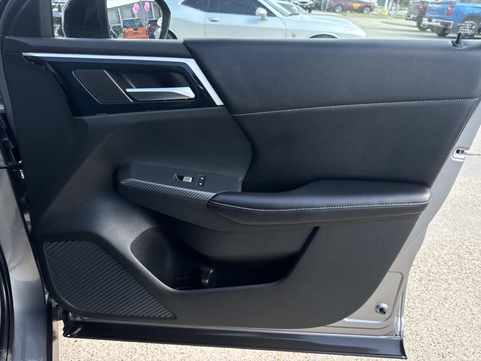 Used 2022 Alloy Silver Metallic Mitsubishi SE Launch Edition image 13