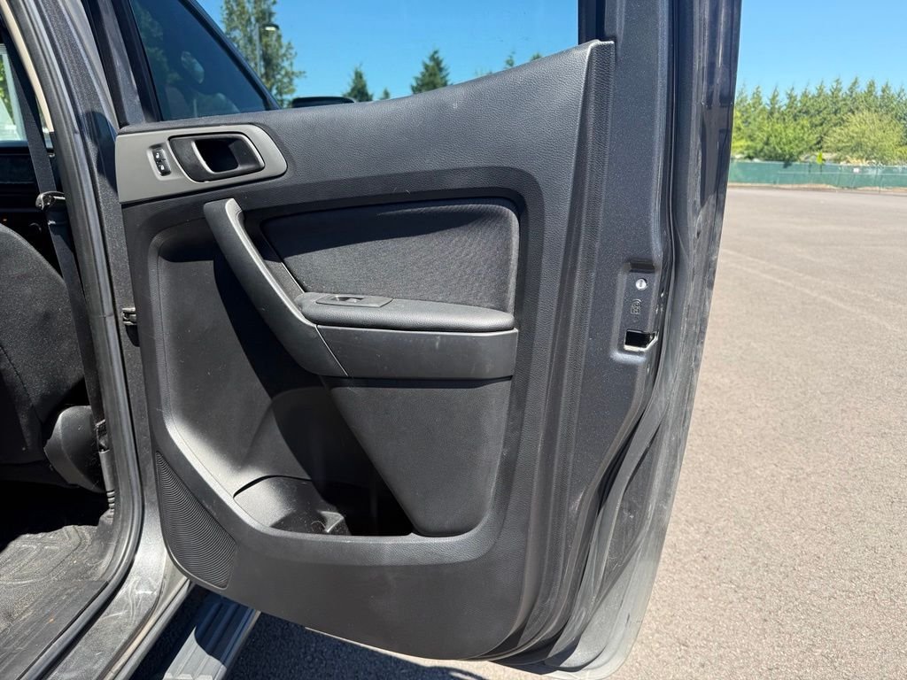 Used 2019 Magnetic Metallic Ford XL image 20