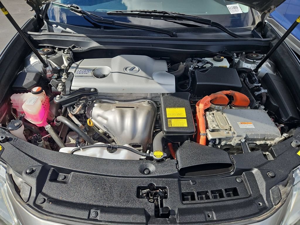 Used 2015 Silver Lexus 300h image 31