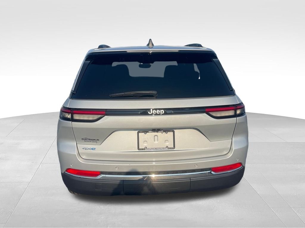 Used 2024 Silver Jeep 4xe image 4