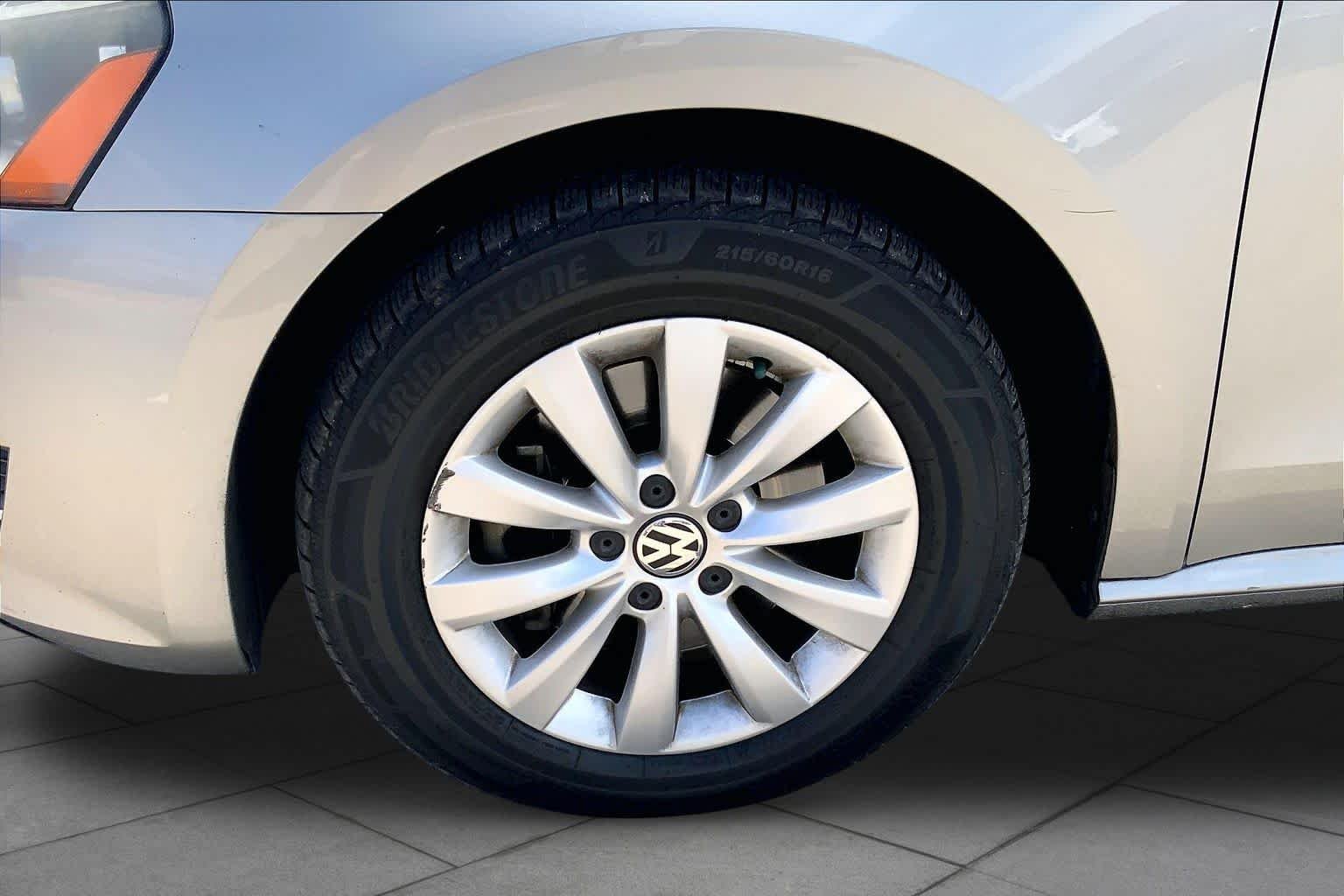 Used 2014 Reflex Silver Metallic Volkswagen S image 10