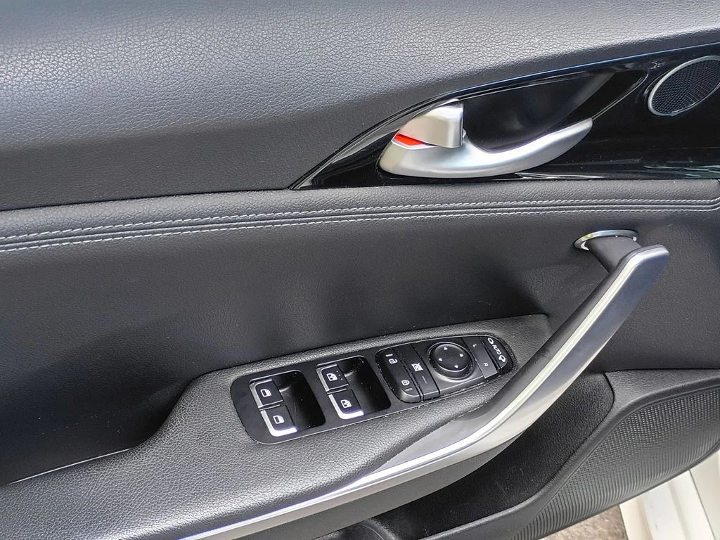 Used 2020 Snow White Pearl Kia GT-Line image 13
