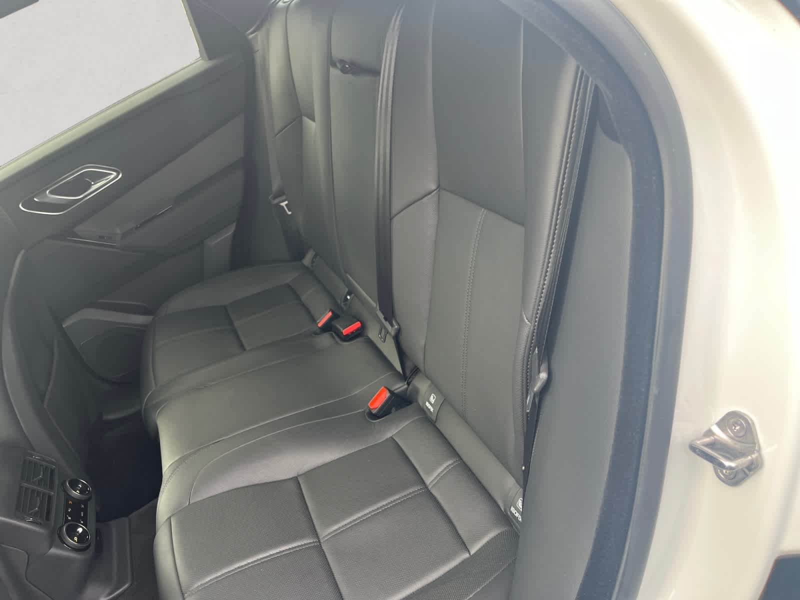 Used 2026 Fuji White Land Rover S image 13