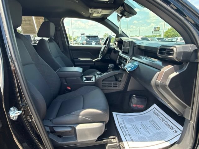 2025 Toyota Tacoma SR5 - Photo 36