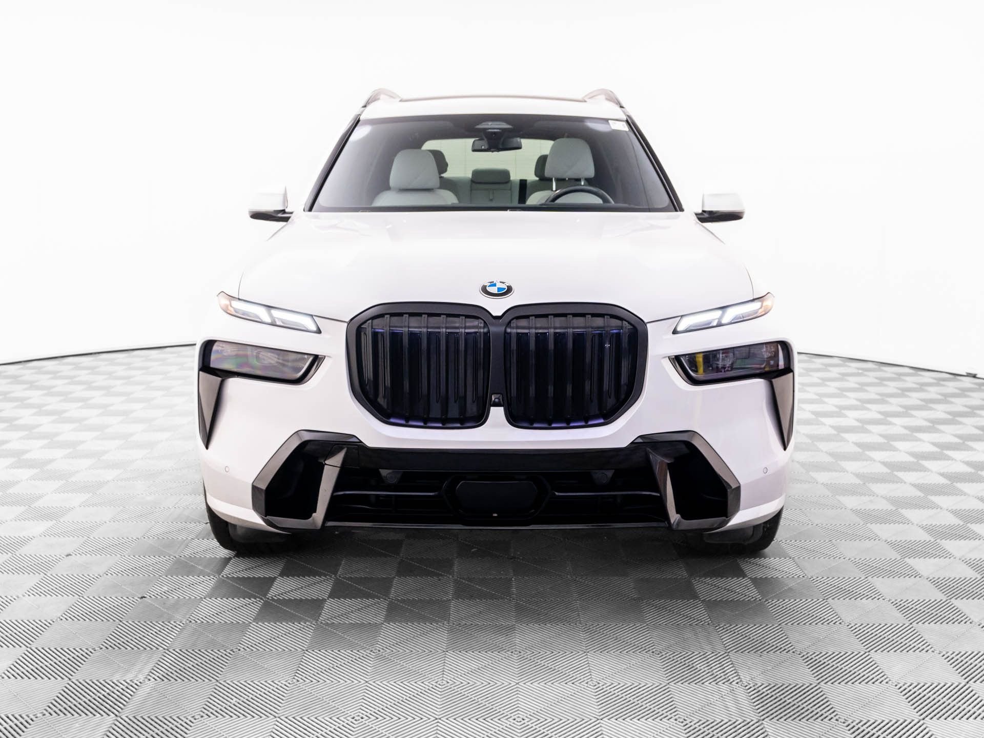 Used 2023 Mineral White Metallic BMW xDrive40i image 8