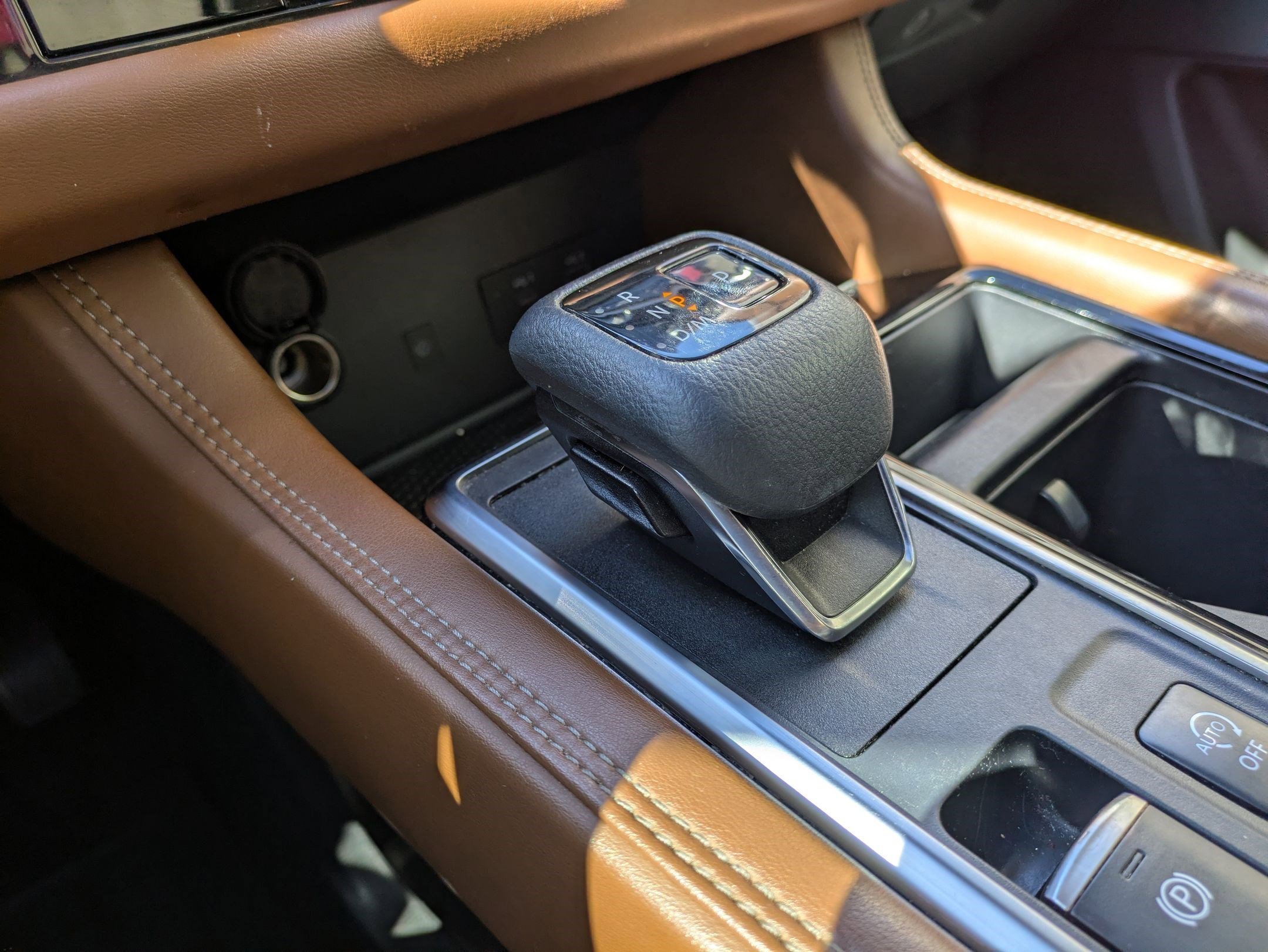Used 2022 Gray Nissan Platinum 2WD image 24