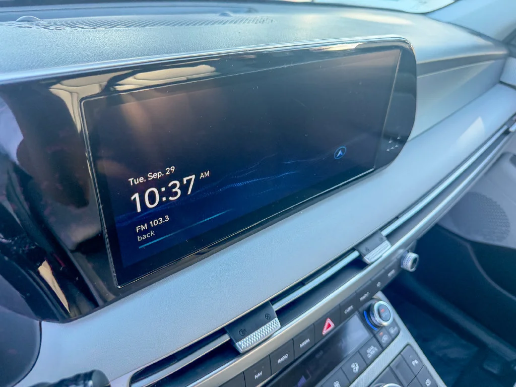 Used 2025 Moonlight Cloud Hyundai SEL image 21