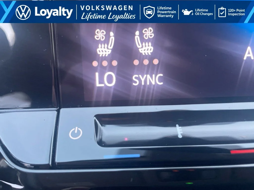Used 2026 White/off-white Volkswagen SE image 27