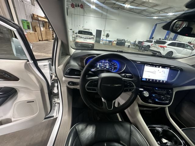 Certified Used 2022 Bright White Clearcoat Chrysler Limited image 15