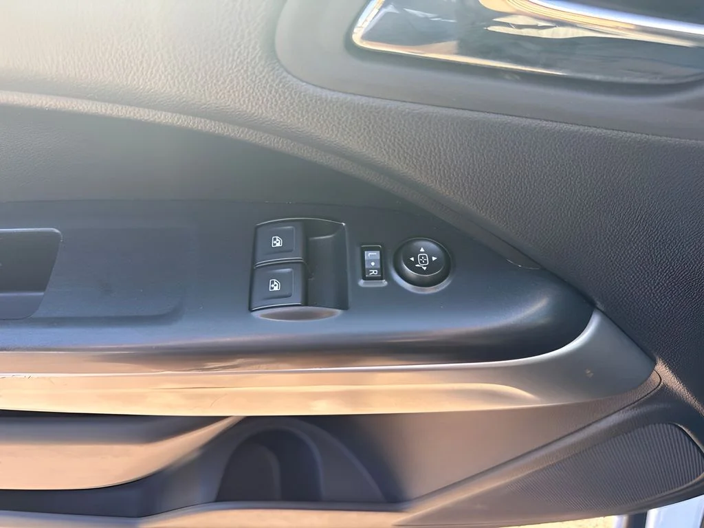 Used 2022 White Chevrolet LT image 21