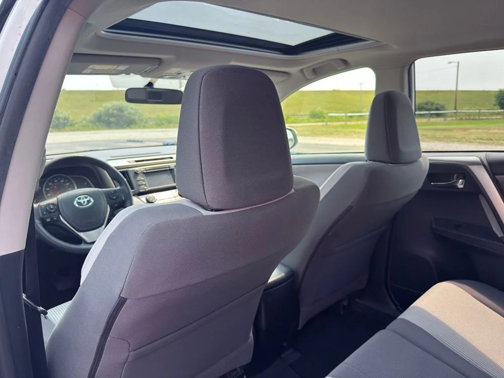 Used 2014 White Toyota XLE image 27