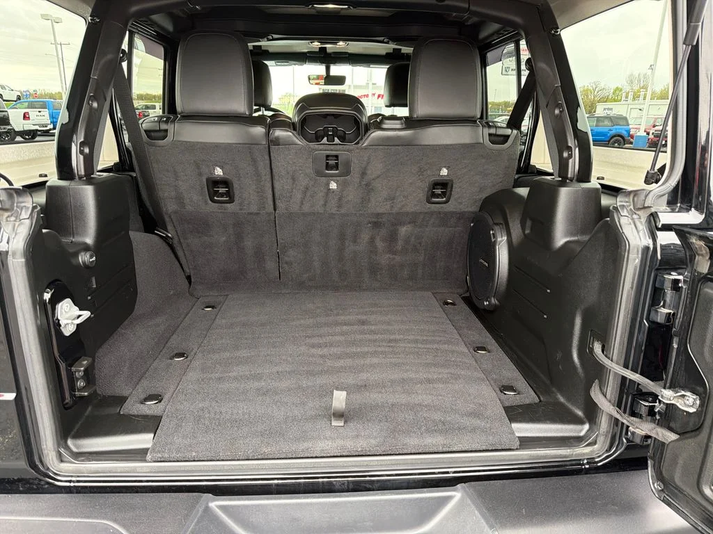 Used 2021 Black Jeep Unlimited Rubicon image 23