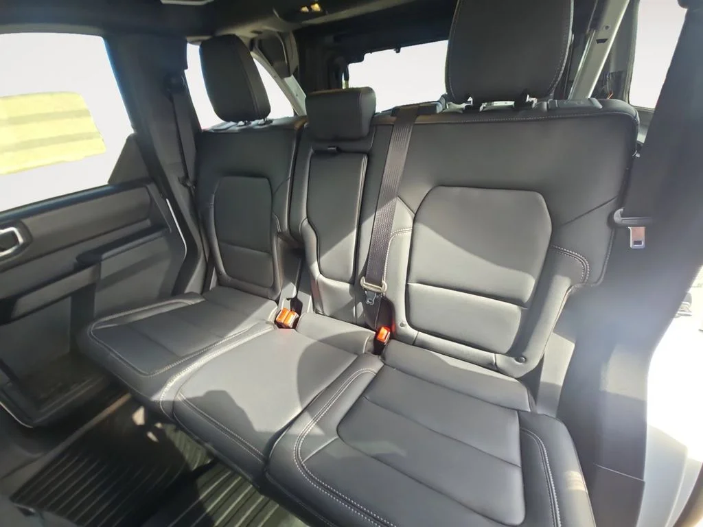 Used 2025 White Ford Badlands image 13