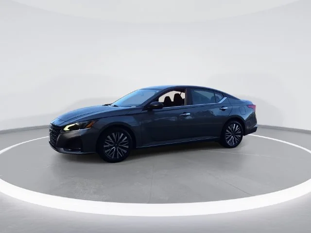Used 2025 Gray Nissan 2.5 SV image 4