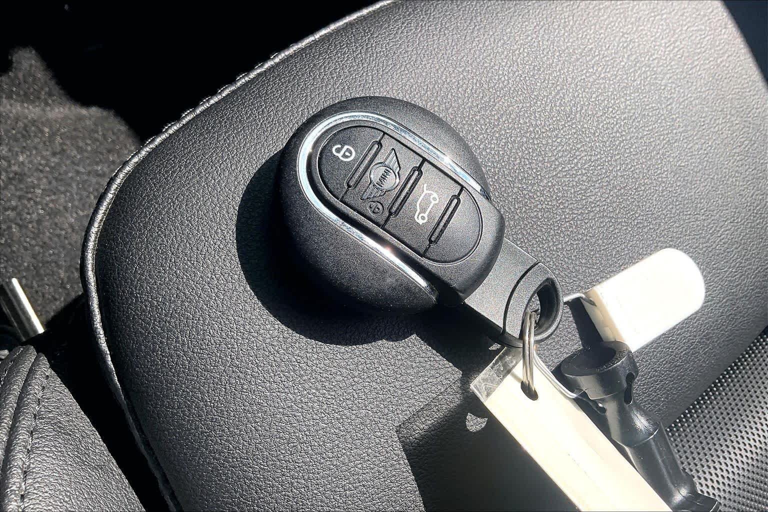 Used 2024 Melting Silver III Metallic MINI Cooper S image 13