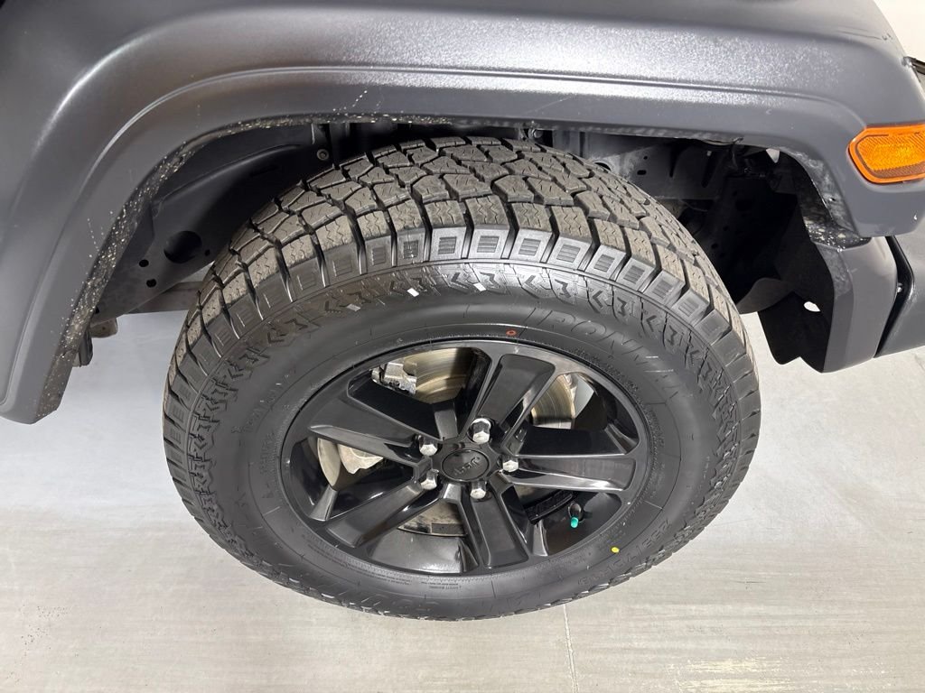 Used 2022 Gray Jeep Unlimited Sport Altitude image 11