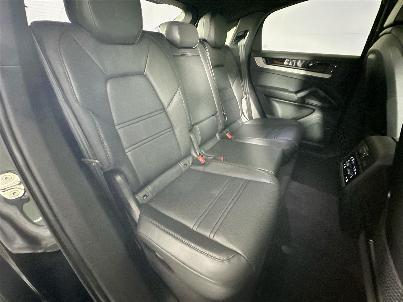 Certified Used 2025 Chromite Black Metallic Porsche S E-Hybrid Coupé image 27