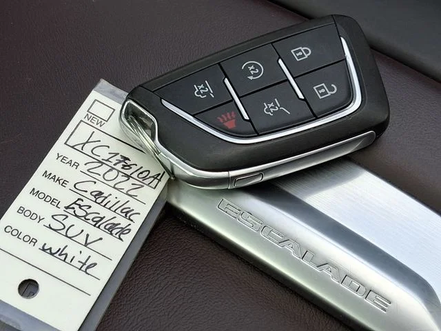 Used 2022 White Cadillac Sport Platinum image 27